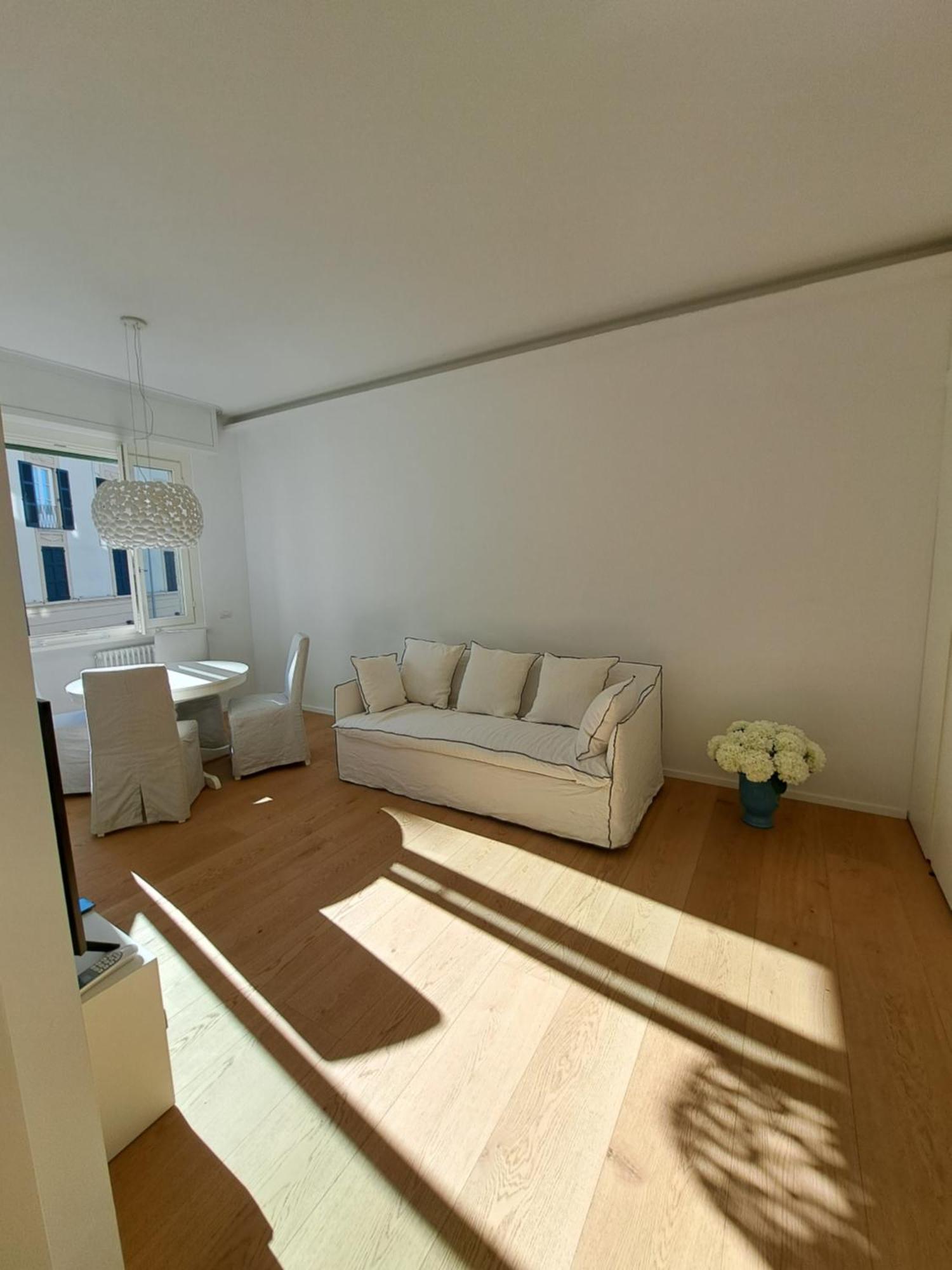 The Window On The Theatre And The Cathedral - Luxury Apartment Комо Экстерьер фото